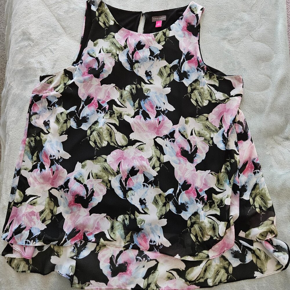 Women's - Vince Camuto top